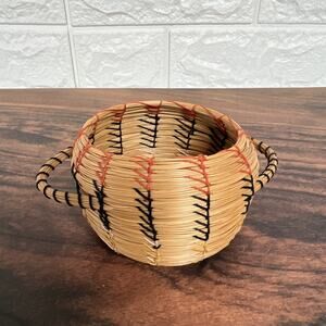 Handmade Tightly Woven Pine Needle Basket – Seminole Style Natural Fiber Craft